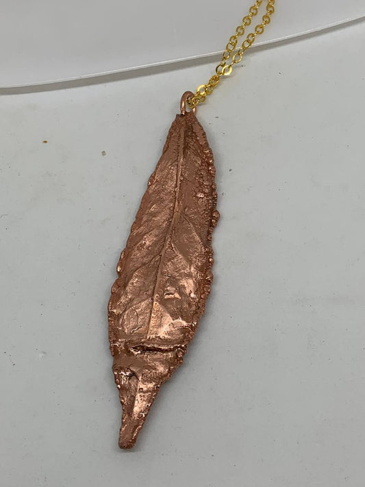 Ciondolo Elettroformato in Rame con Lapislazzuli Naturale e Foglia di Alloro - Pezzo Unico Fatto a Mano