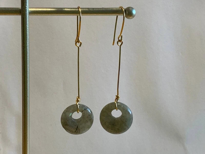 Orecchini pendenti in rame dorato e labradorite naturale
