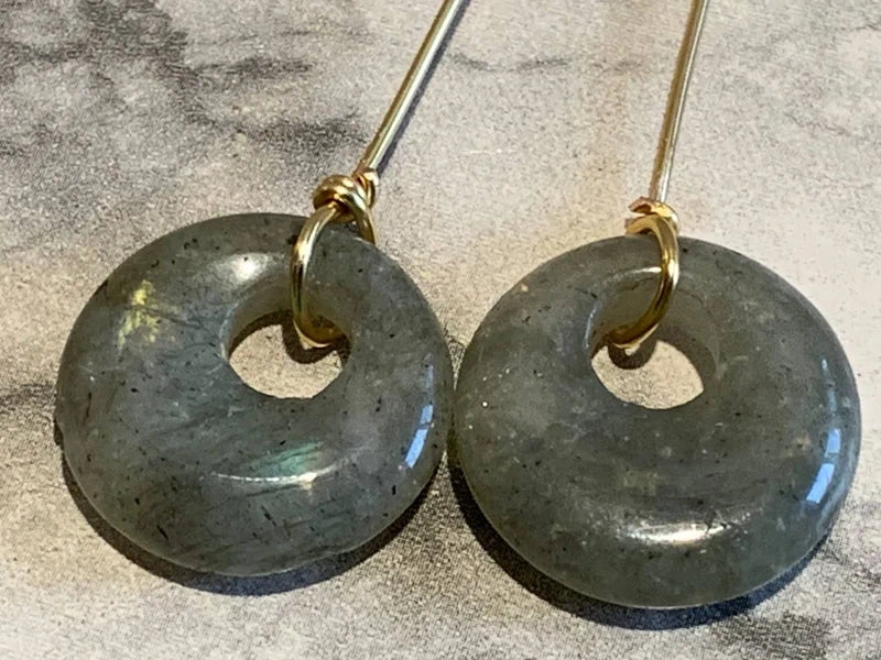 Orecchini pendenti in rame dorato e labradorite naturale