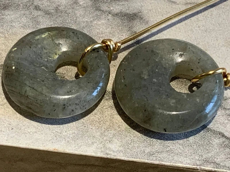 Orecchini pendenti in rame dorato e labradorite naturale