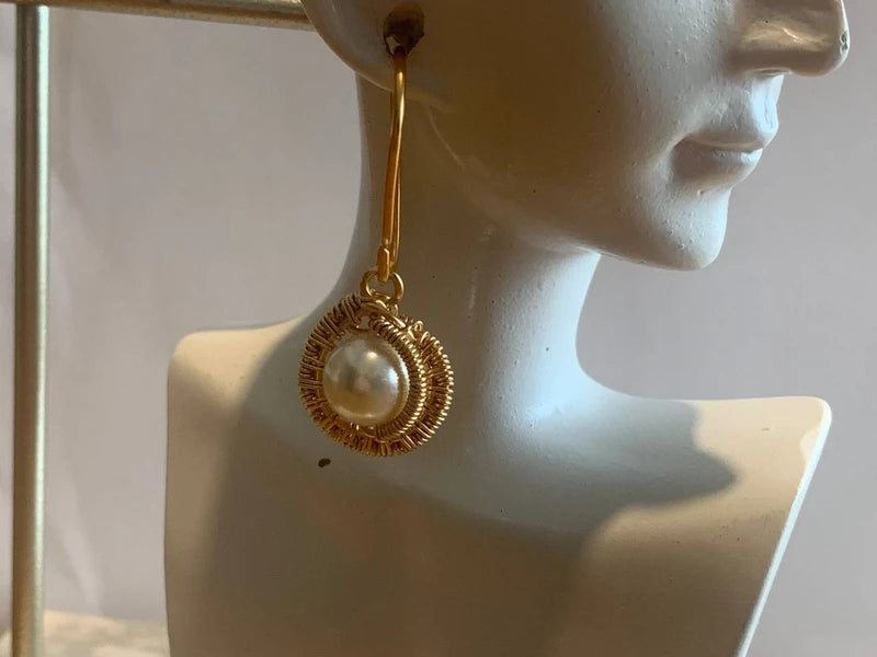 Parure Artigianale in Rame Dorato con Perle – Eleganza, Armonia e Femminilità senza Tempo
