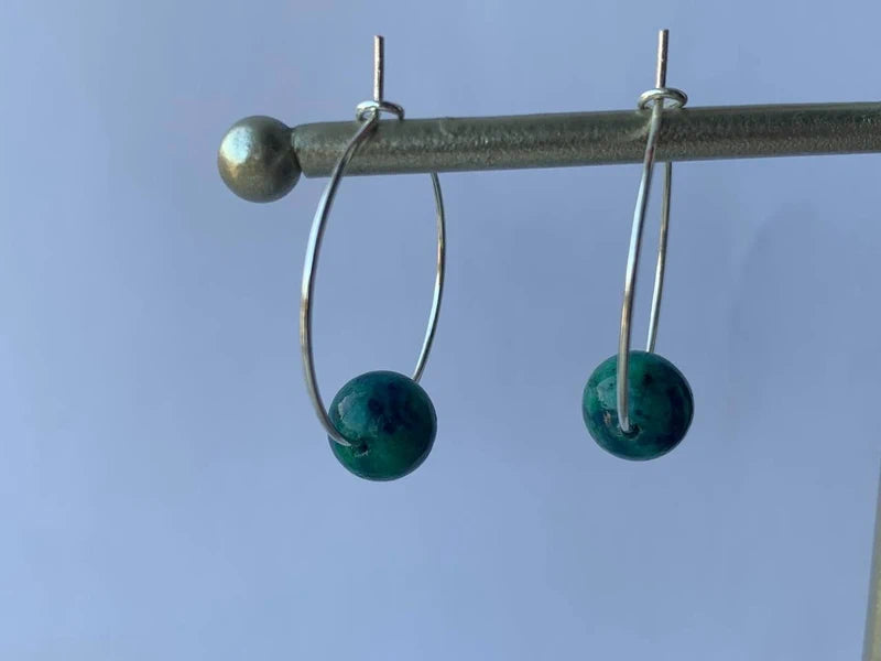 Orecchini a cerchio in acciaio inox con pietre naturali da 8 mm