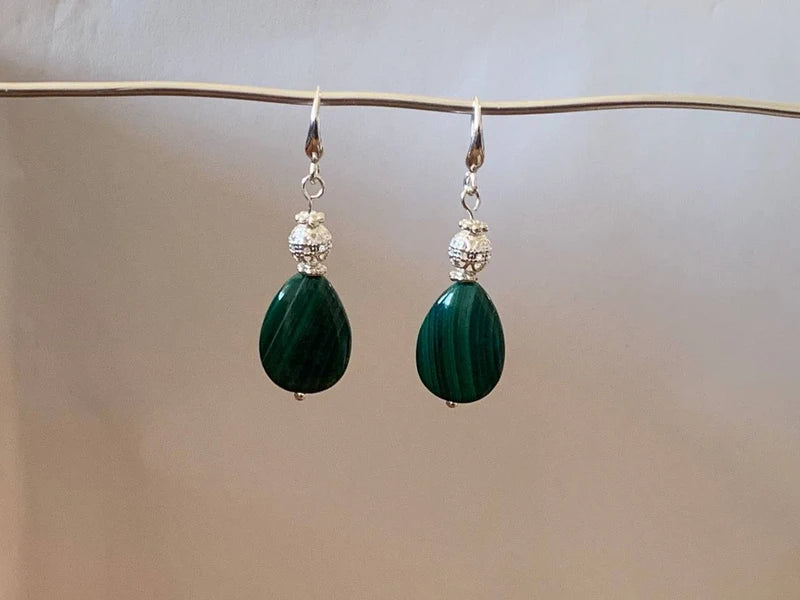 Orecchini pendenti in argento 925 placcato con malachite naturale a goccia – 18x13mm