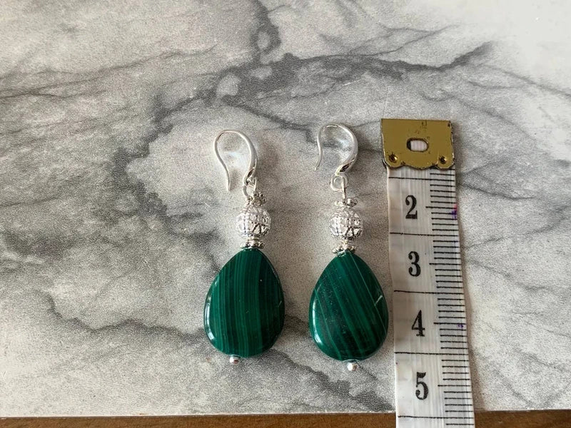 Orecchini pendenti in argento 925 placcato con malachite naturale a goccia – 18x13mm
