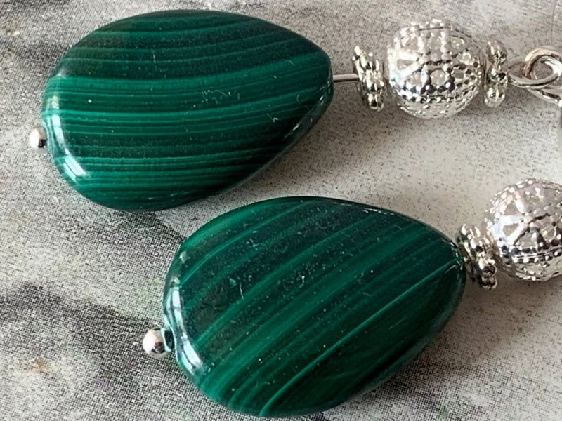 Orecchini pendenti in argento 925 placcato con malachite naturale a goccia – 18x13mm