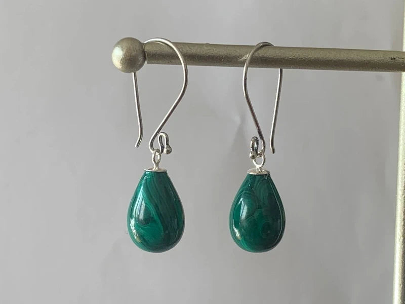 Orecchini in Argento 925 con Malachite a Goccia – Artigianali Eleganti