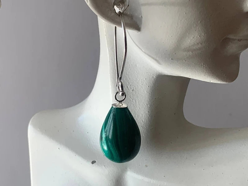 Orecchini in Argento 925 con Malachite a Goccia – Artigianali Eleganti