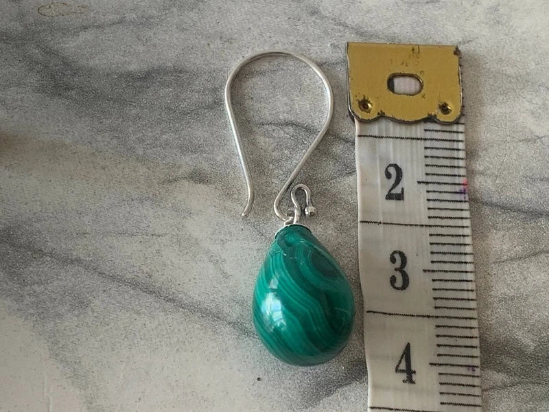 Orecchini in Argento 925 con Malachite a Goccia – Artigianali Eleganti