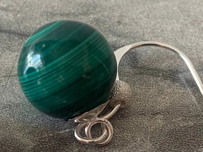 Orecchini Malachite 10mm pendenti in argento 925 | Eleganti e naturali