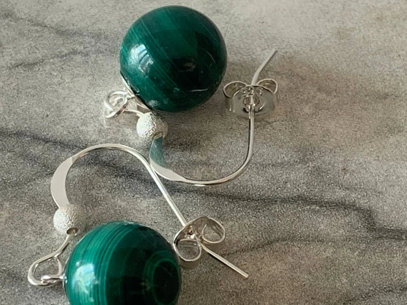 Orecchini Malachite 10mm pendenti in argento 925 | Eleganti e naturali