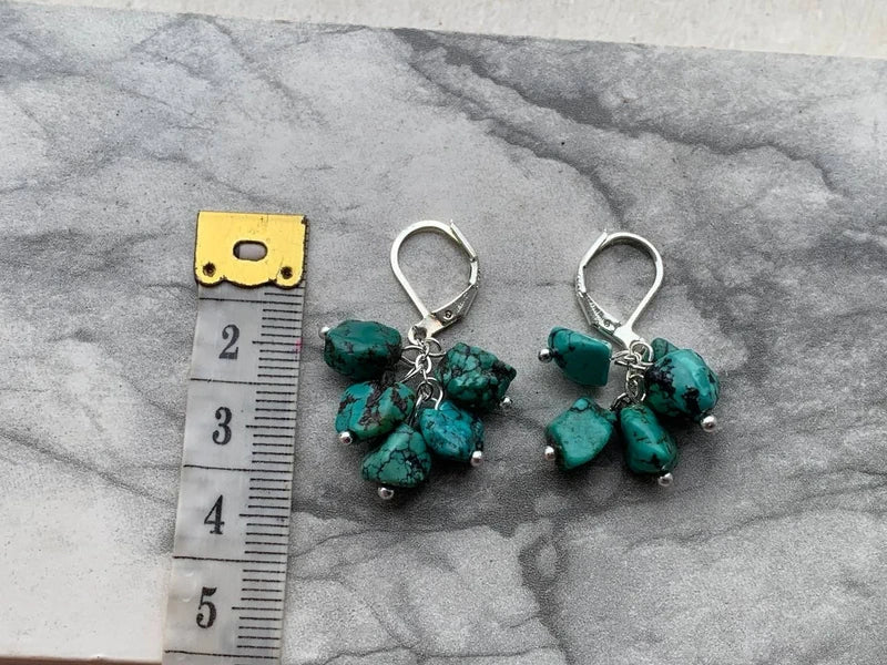 Orecchini artigianali in Argento 925 placcato e sassolini di Turchese naturali