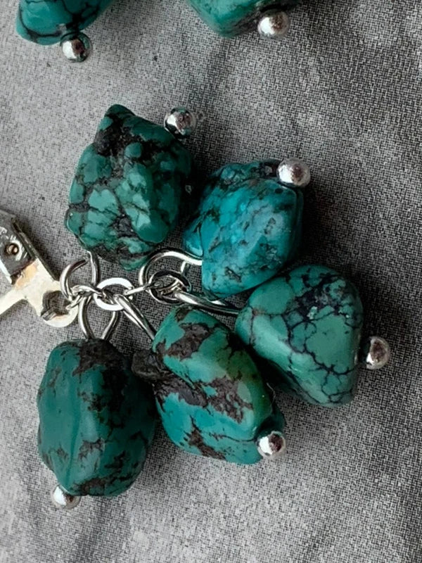 Orecchini artigianali in Argento 925 placcato e sassolini di Turchese naturali