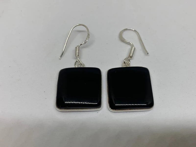 Orecchini artigianali in argento 925 con cabochon di onice nera 15x15mm