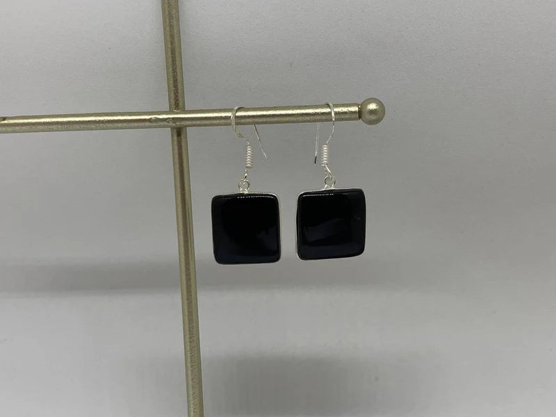 Orecchini artigianali in argento 925 con cabochon di onice nera 15x15mm
