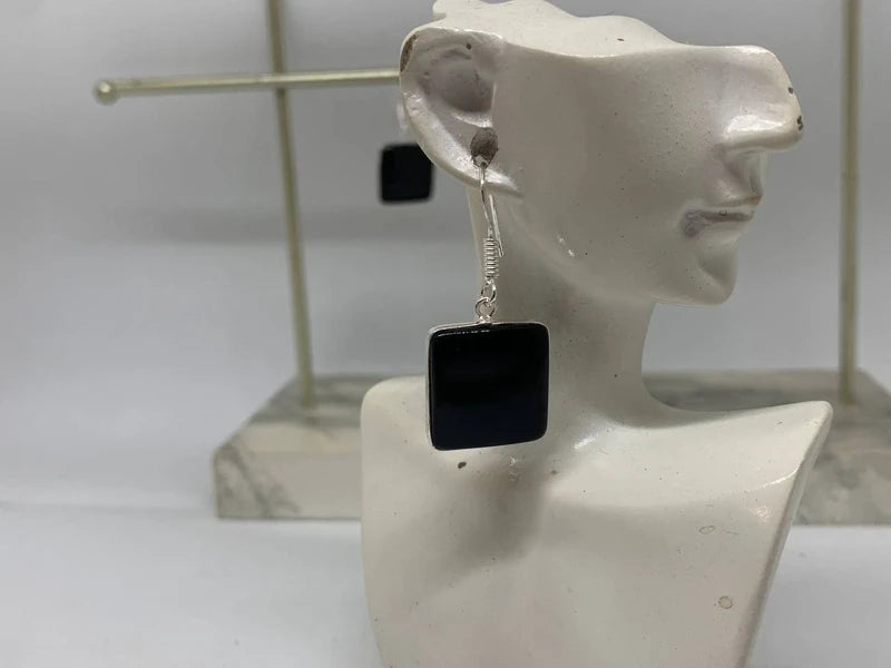 Orecchini artigianali in argento 925 con cabochon di onice nera 15x15mm