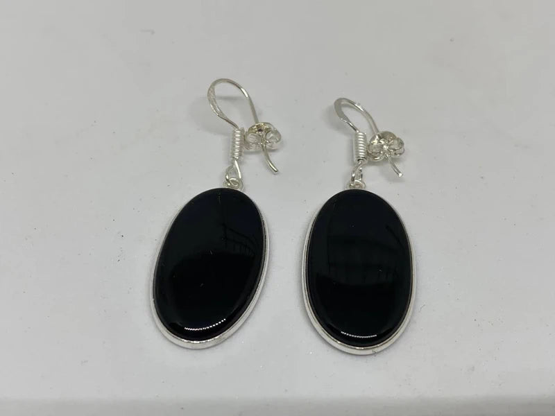 Orecchini artigianali placcati argento 925 con onice nera ovale – eleganza senza tempo