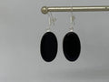 Orecchini artigianali placcati argento 925 con onice nera ovale – eleganza senza tempo