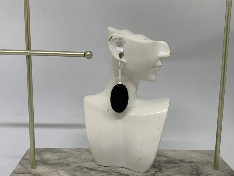 Orecchini artigianali placcati argento 925 con onice nera ovale – eleganza senza tempo