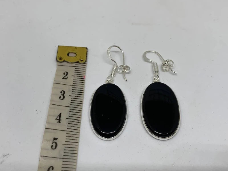 Orecchini artigianali placcati argento 925 con onice nera ovale – eleganza senza tempo