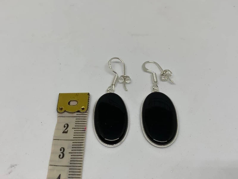 Orecchini artigianali placcati argento 925 con onice nera ovale – eleganza senza tempo