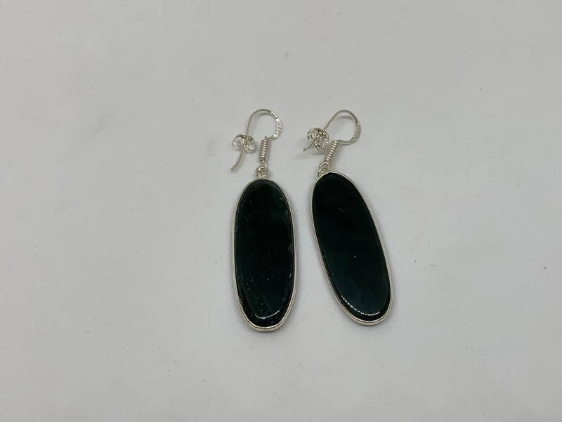 Orecchini artigianali placcati argento 925 con eleganti pietre ovali di agata verde