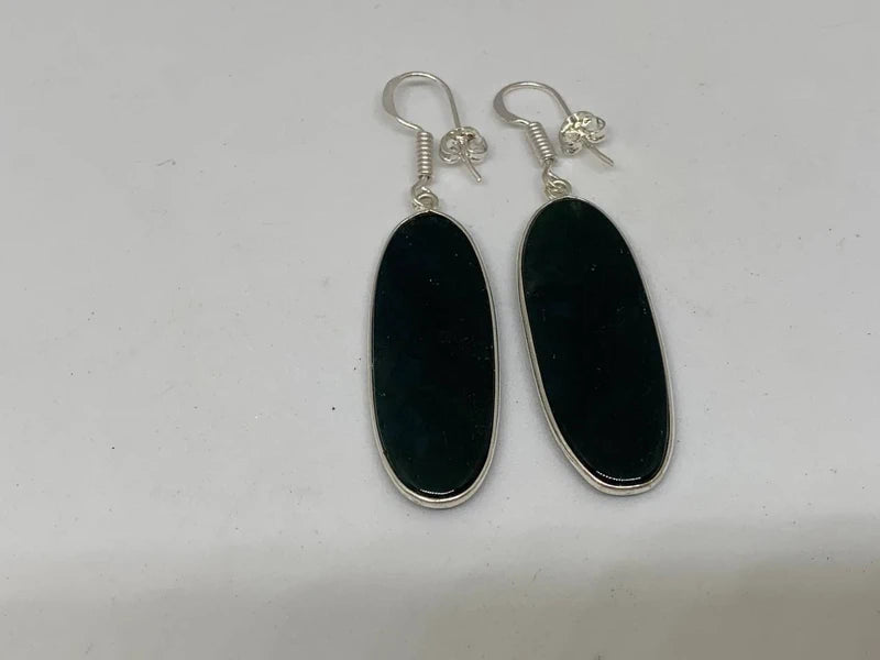 Orecchini artigianali placcati argento 925 con eleganti pietre ovali di agata verde