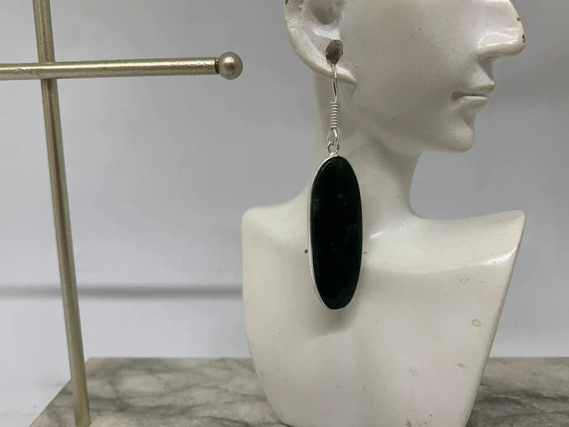 Orecchini artigianali placcati argento 925 con eleganti pietre ovali di agata verde