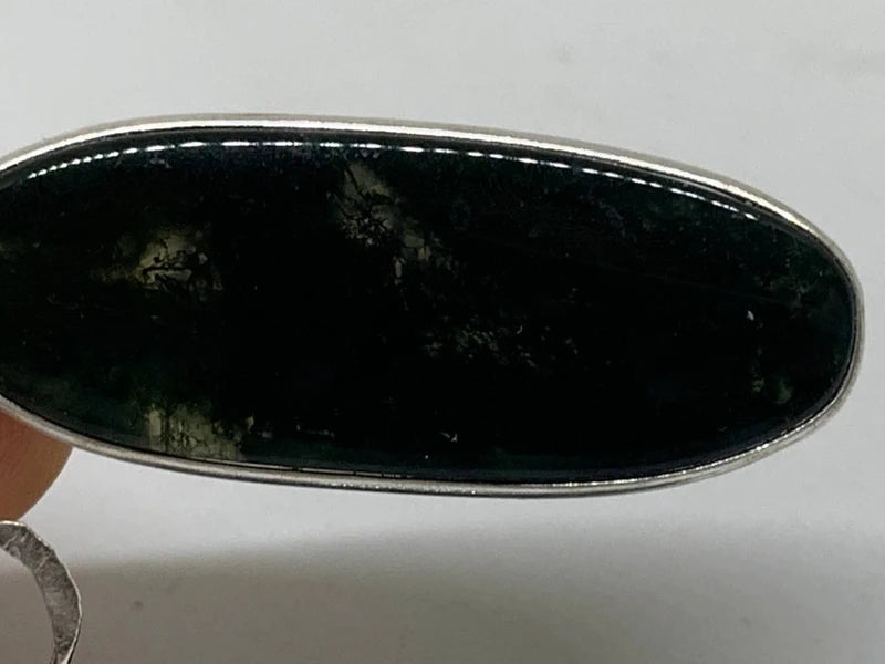 Orecchini artigianali placcati argento 925 con eleganti pietre ovali di agata verde