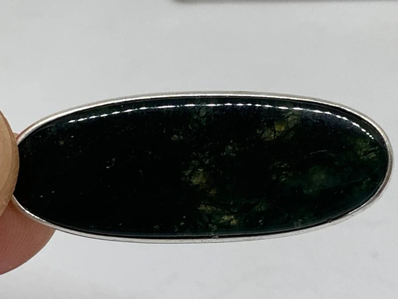 Orecchini artigianali placcati argento 925 con eleganti pietre ovali di agata verde