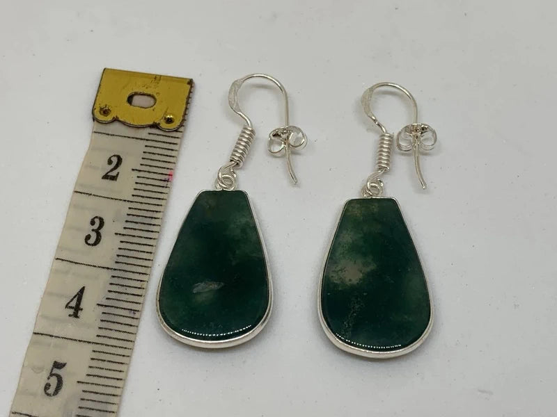 Orecchini artigianali placcati argento 925 con agata verde a goccia – eleganza e armonia