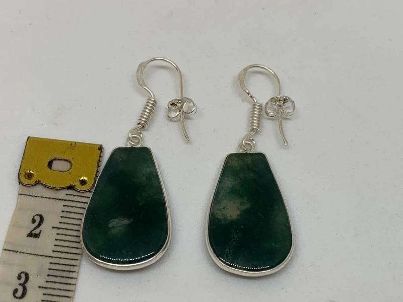 Orecchini artigianali placcati argento 925 con agata verde a goccia – eleganza e armonia