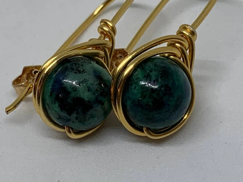 Set artigianale con crisocolla 8mm: orecchini pendenti + anello in rame
