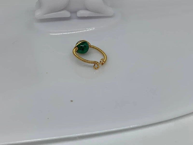 Set artigianale con crisocolla 8mm: orecchini pendenti + anello in rame