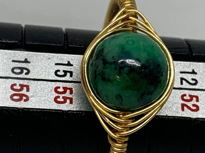 Set artigianale con crisocolla 8mm: orecchini pendenti + anello in rame