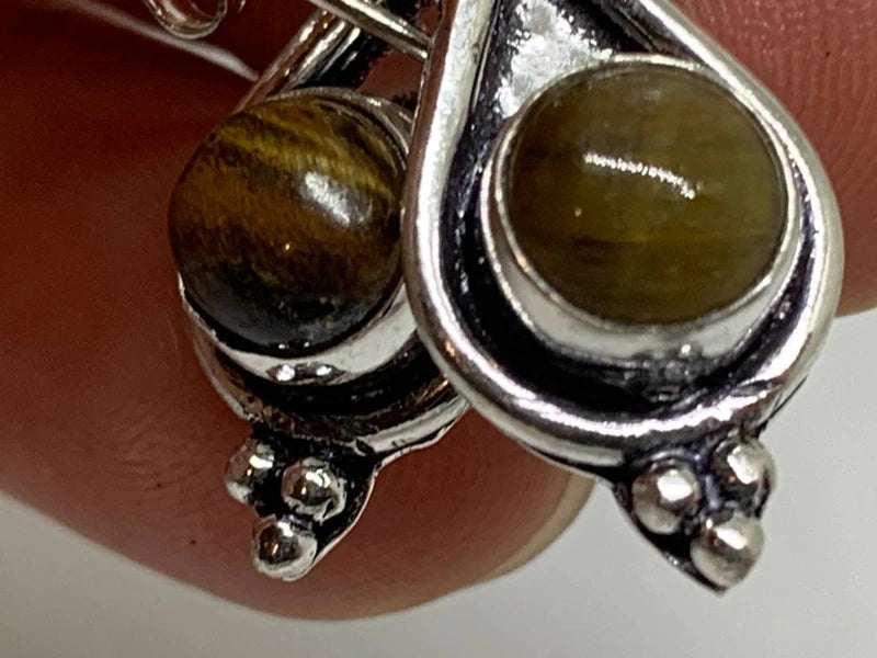 Orecchini artigianali con occhio di tigre naturale cabochon 8mm