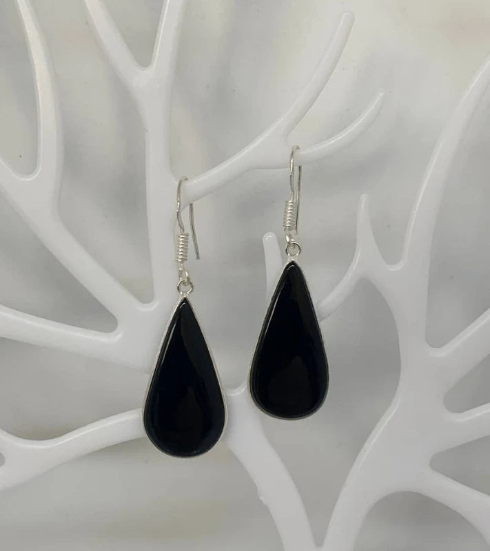 Orecchini artigianali con onice nero naturale