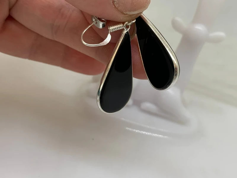 Orecchini artigianali con onice nero naturale