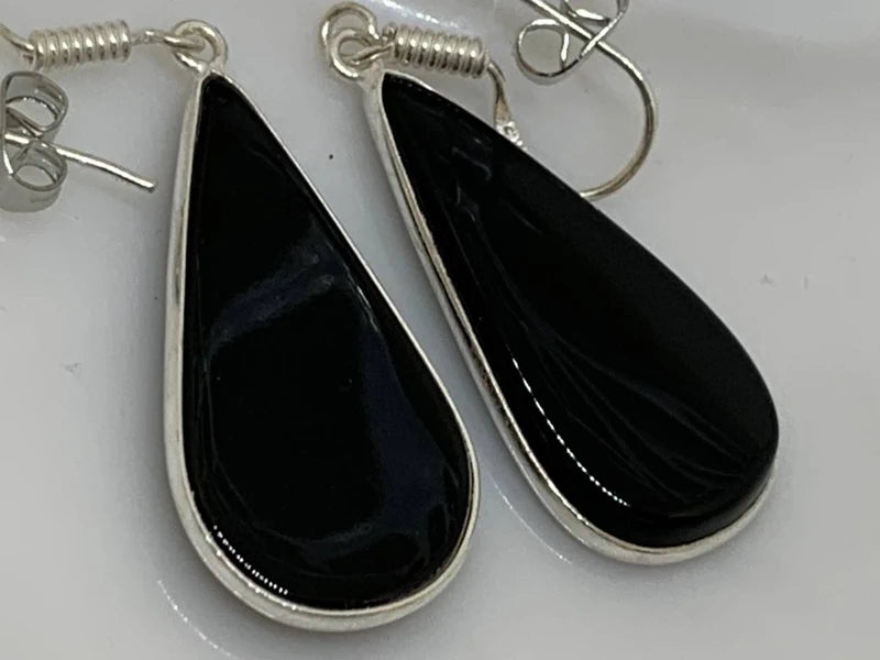 Orecchini artigianali con onice nero naturale