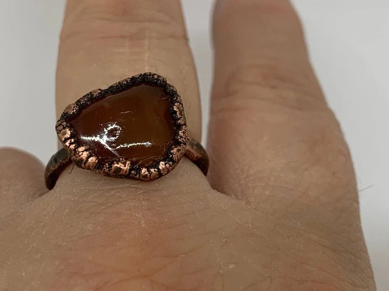 Anello elettroformato in rame puro con agata arancione – tg. 7 US (circa 14 IT)