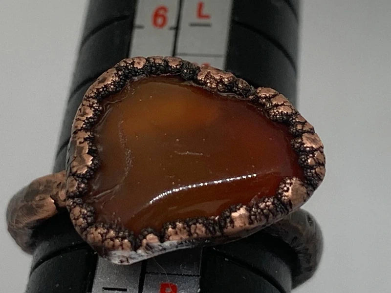 Anello elettroformato in rame puro con agata arancione – tg. 7 US (circa 14 IT)