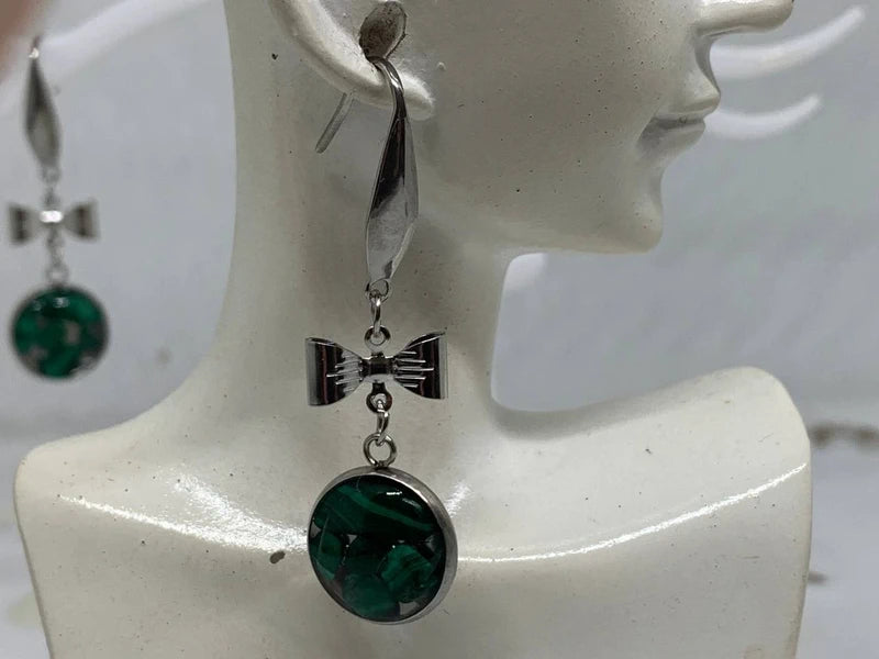 Orecchini in acciaio con malachite naturale e resina UV