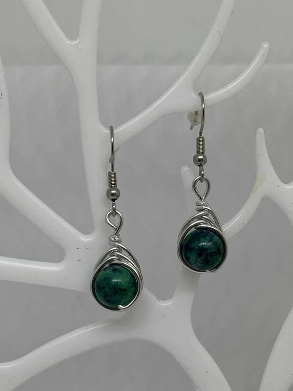 Orecchini pendenti handmade con pietre naturali da 8 mm e acciaio inox