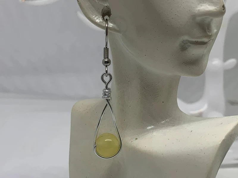 Orecchini pendenti con agata gialla 8mm e filo di alluminio