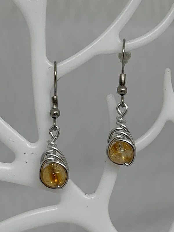 Orecchini pendenti handmade con pietre naturali da 8 mm e acciaio inox