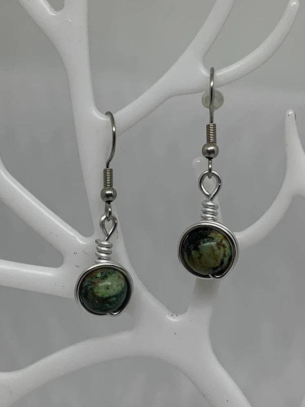 Orecchini pendenti handmade con pietre naturali da 8 mm e acciaio inox
