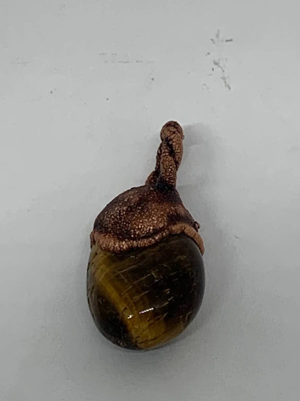 Ciondolo occhio di tigre elettroformato in rame con patina scura