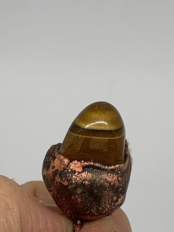 Ciondolo occhio di tigre naturale in rame elettroformato patina scura