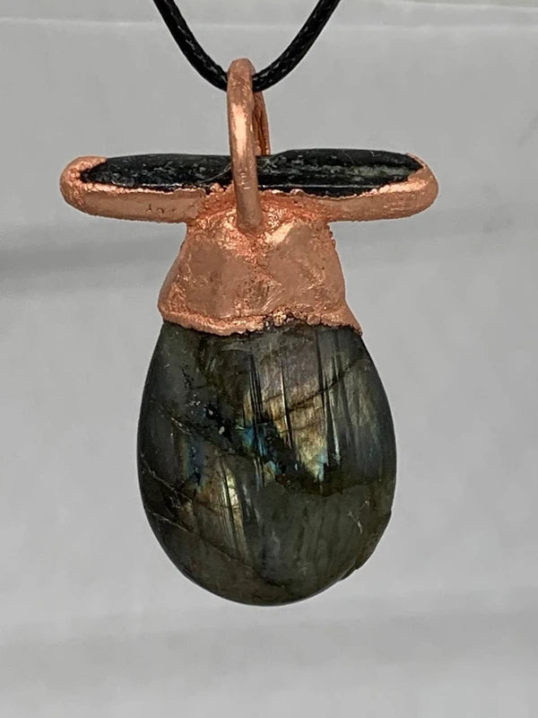 Ciondolo labradorite e cianite in rame elettroformato design unico