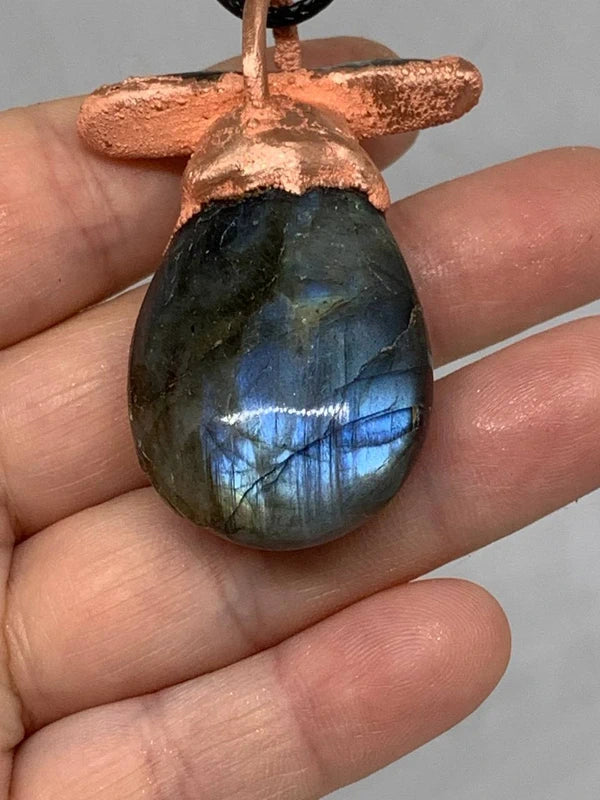 Ciondolo labradorite e cianite in rame elettroformato design unico