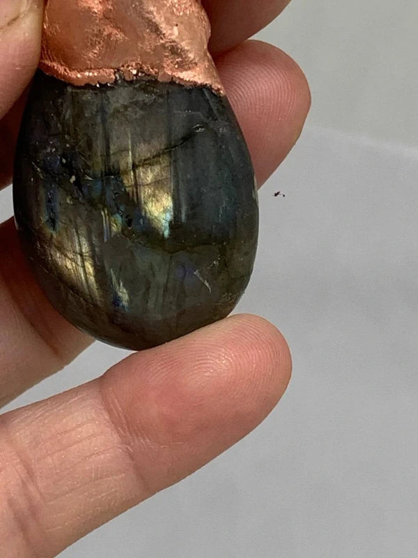 Ciondolo labradorite e cianite in rame elettroformato design unico